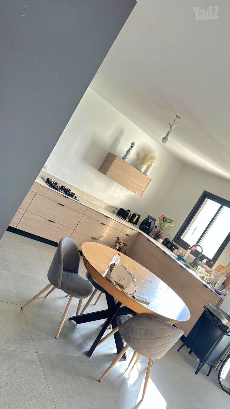 Photo from Yad2 – 6 Rooms • ₪7,500, מורטון מנדל, Neighborhood C, Rosh HaAyin (1)