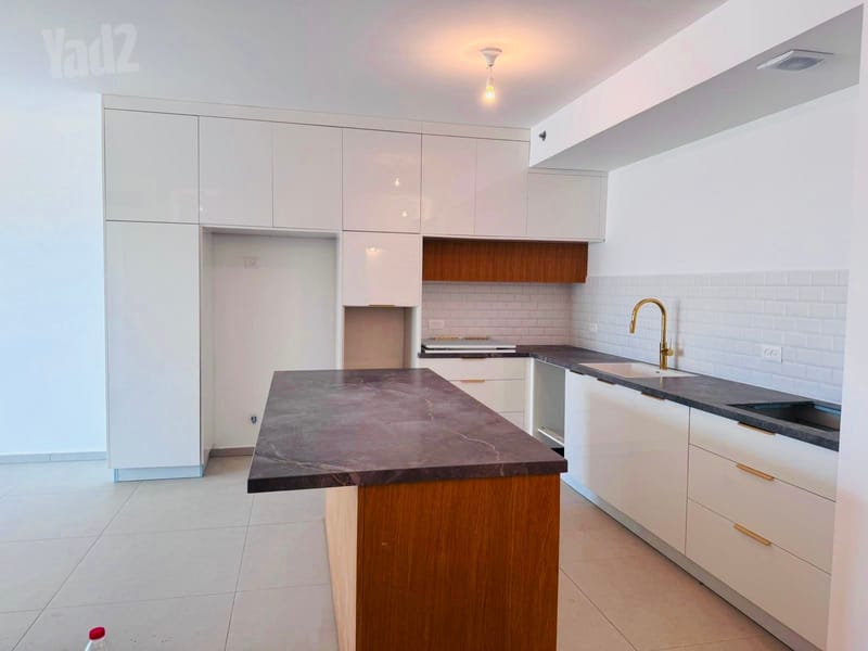 Photo from Yad2 – 6 Rooms • ₪9,500, שדרות הרצל 1, HaKirya - CBD, Ashdod (1)