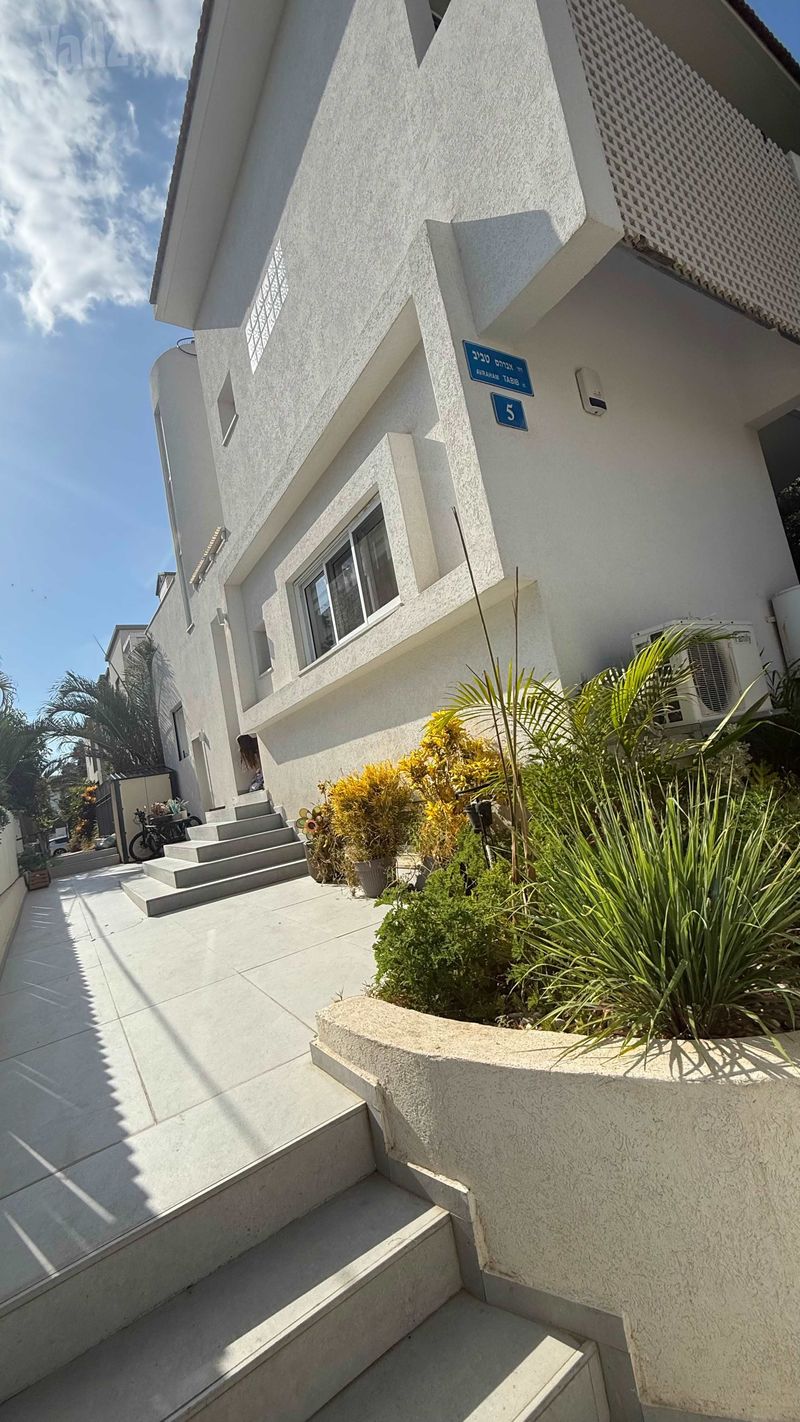 תמונה מיד2 – 9 חדרים • 6,100,000 ₪, שיבת ציון 49, השומר, ראשון לציון (1)