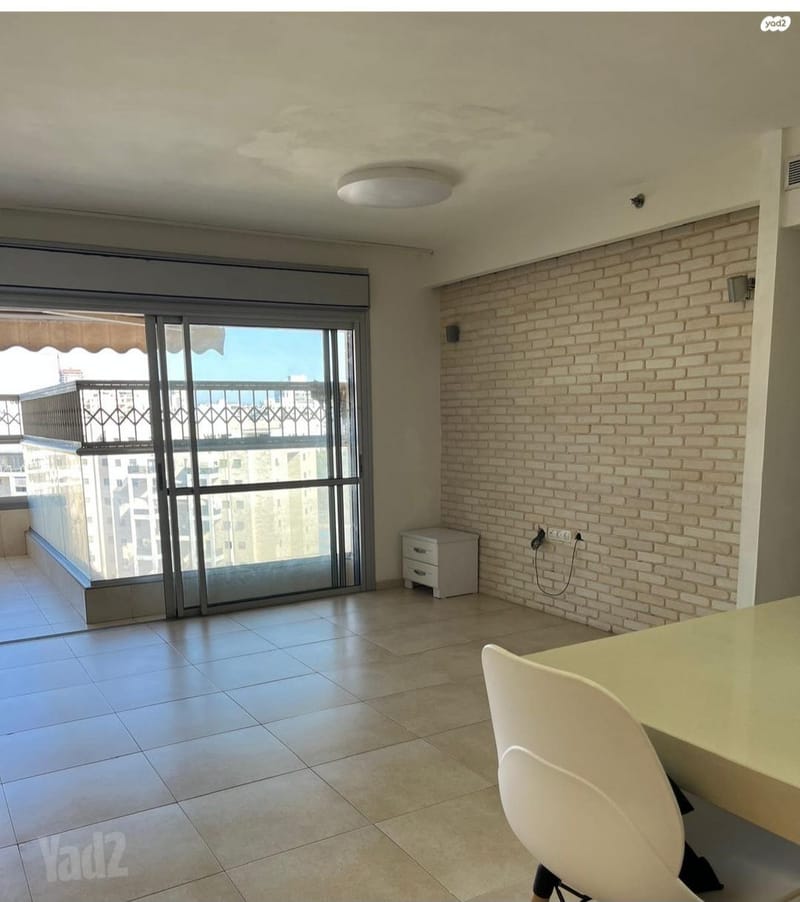 תמונה מיד2 – 5 חדרים • 8,700 ₪, המרגנית, קריית אילון , חולון (1)