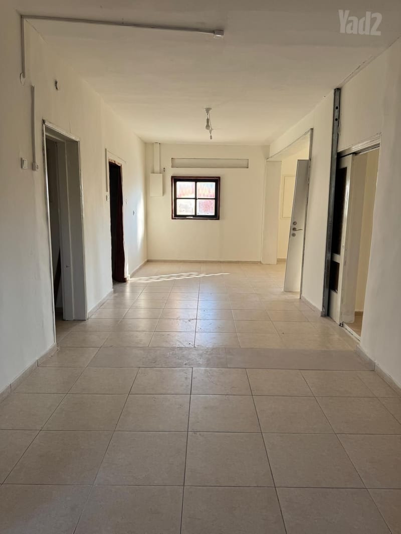 Photo from Yad2 – 3 Rooms • ₪5,700, מלכי ישראל 22, Aviv, Rosh HaAyin (1)