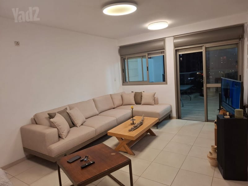 תמונה מיד2 – 5 חדרים • 8,250 ₪, שדרות מנחם בגין 1, רמת הדר, גבעת שמואל (1)