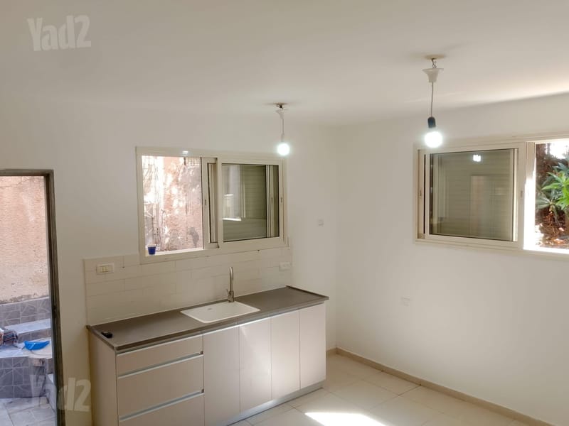 תמונה מיד2 – 2 חדרים • 4,000 ₪, וייצמן 50, עמידר, בת ים (1)