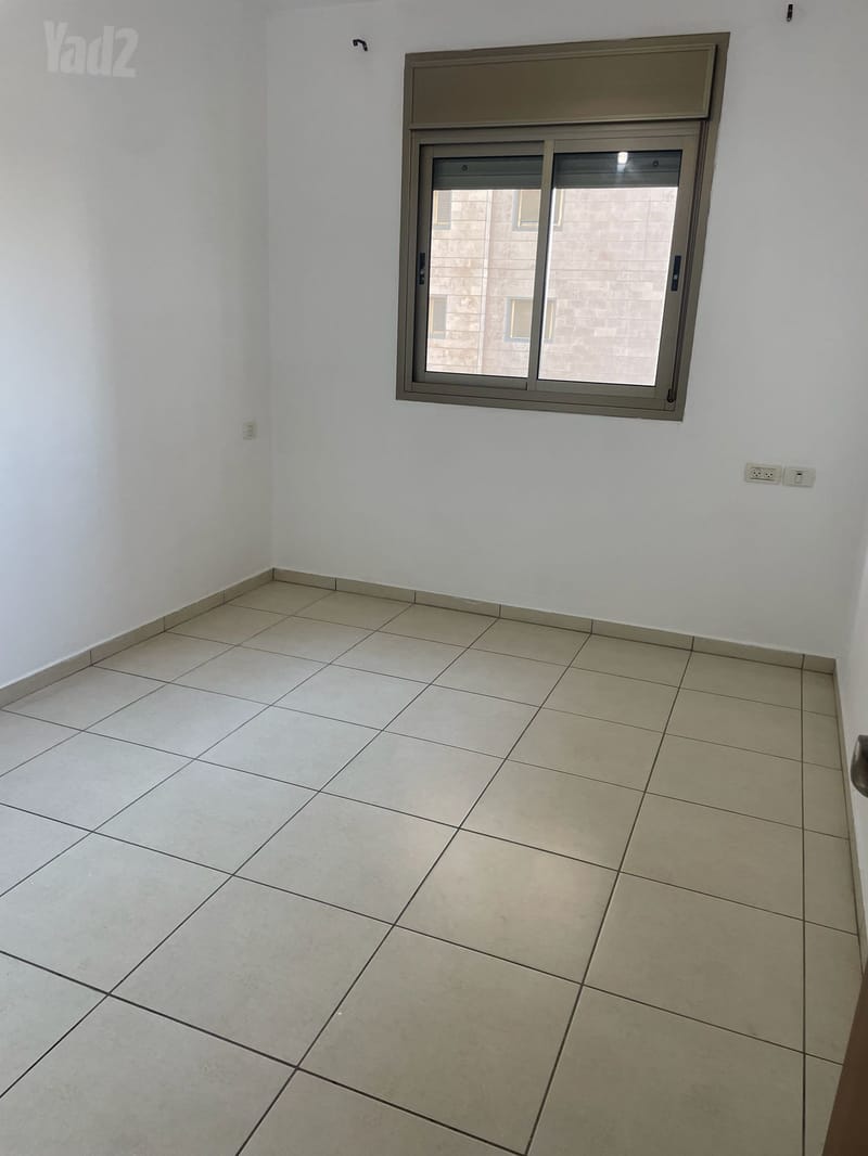 תמונה מיד2 – 4 חדרים • 7,500 ₪, אח"י להב 3, שער הים, ראשון לציון (1)