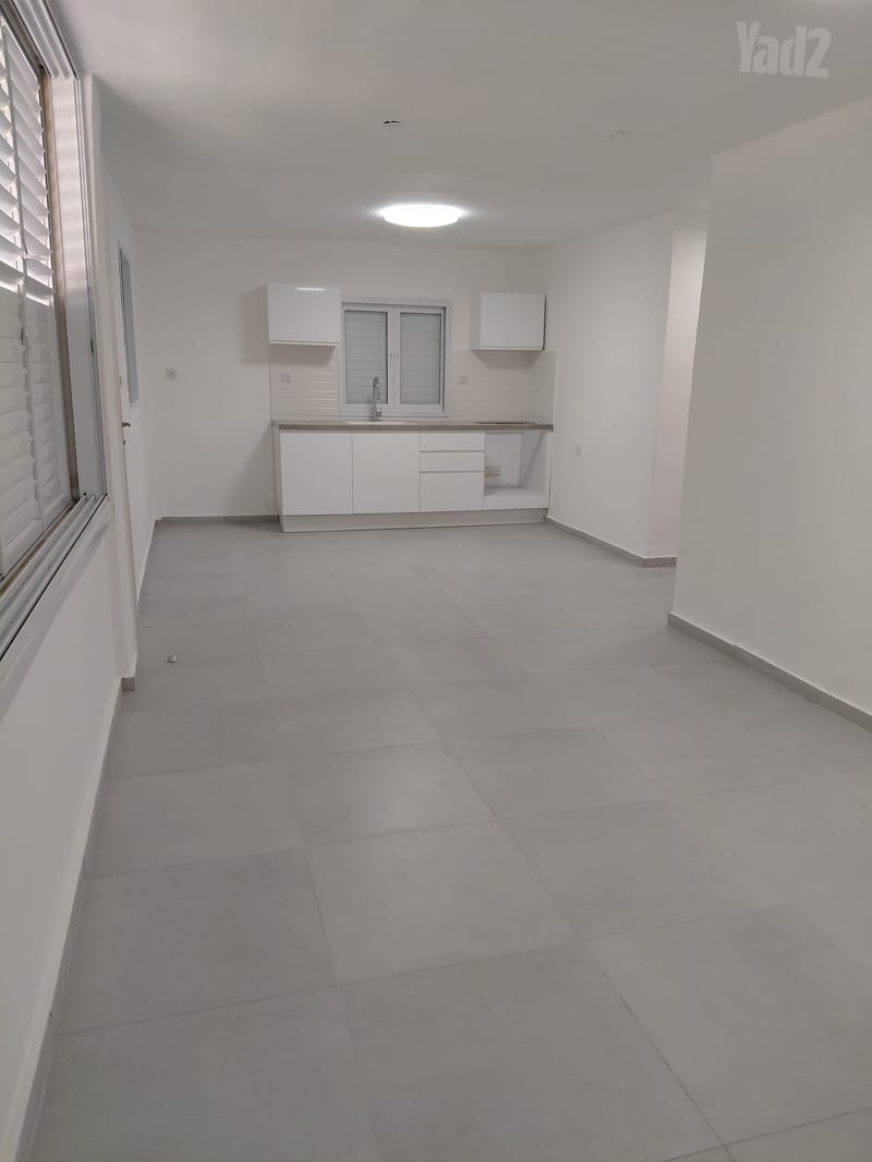 תמונה מיד2 – 2 חדרים • 5,200 ₪, עזרא 16, נאות יהודית ונווה ארזים, חולון (1)