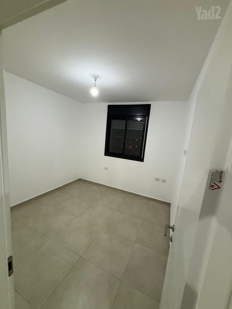 תמונה מיד2 – 5 חדרים • 8,300 ₪, שדרות יצחק שמיר 4, האקליפטוס, באר יעקב (1)