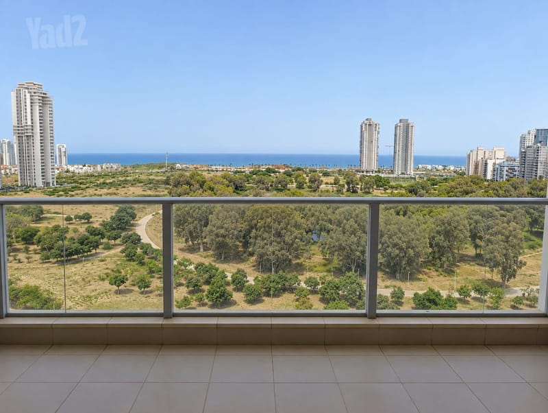 תמונה מיד2 – 5 חדרים • 3,300,000 ₪, שדרות האגמים, אגמים, נתניה