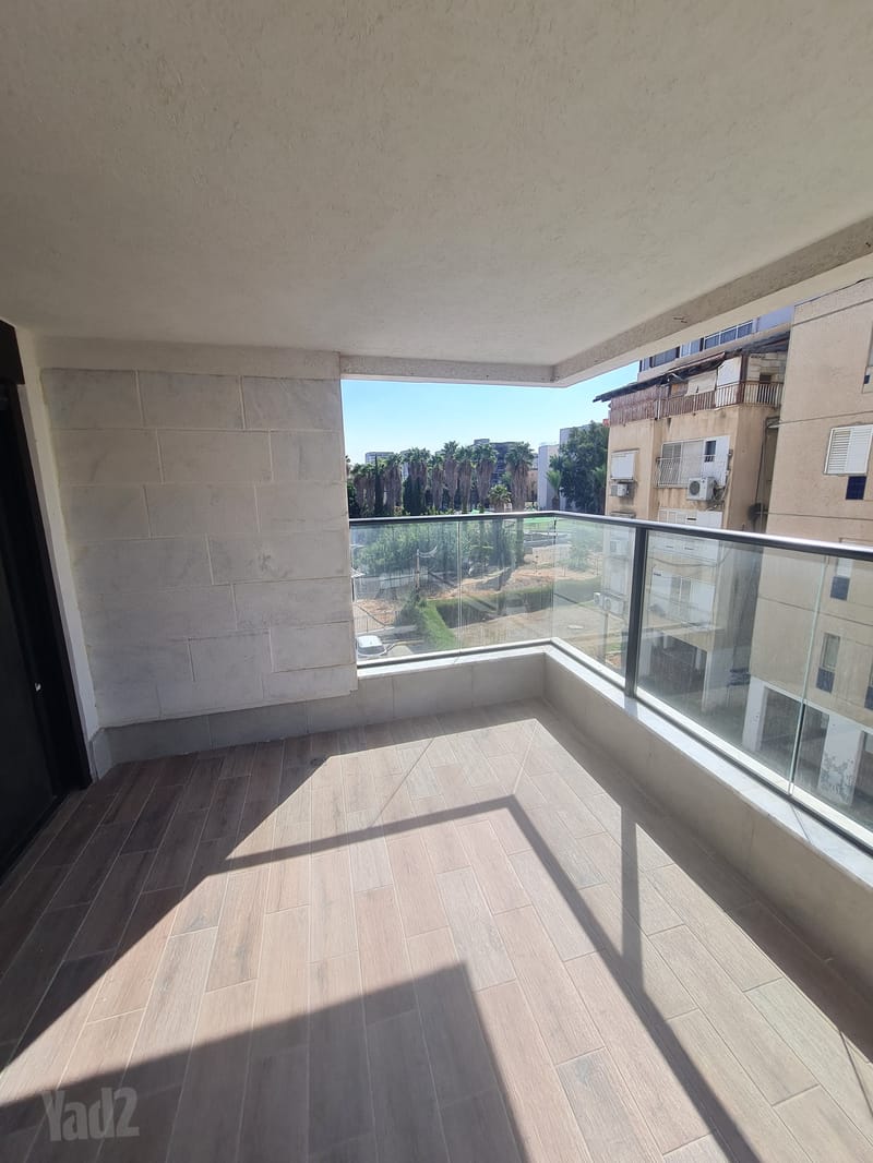 Photo from Yad2 – 6 Rooms • ₪8,200, חיים נחמן ביאליק, City Center, Yehud (1)