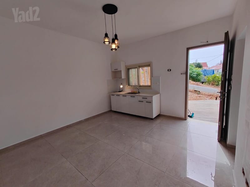 תמונה מיד2 – 2 חדרים • 4,000 ₪, אריה בן אליעזר 8, חדרה, חדרה (1)