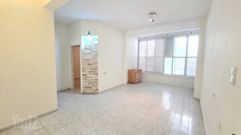 תמונה מיד2 – 3 חדרים • 2,380,000 ₪, הרא"ה 121, עליות, רמת גן (1)