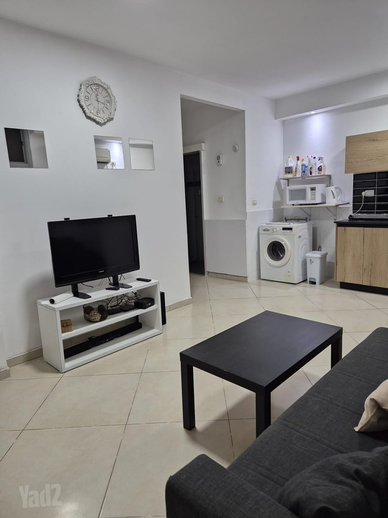 Photo from Yad2 – 2 Rooms • ₪3,500, אחלמה 15, Rova Yud-Zayin, Ashdod (1)