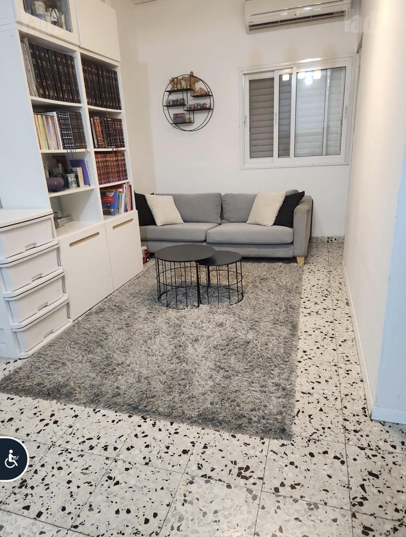 תמונה מיד2 – 2.5 חדרים • 4,200 ₪, רמב"ם 5, שיכוני מזרחי, כפר סבא (1)