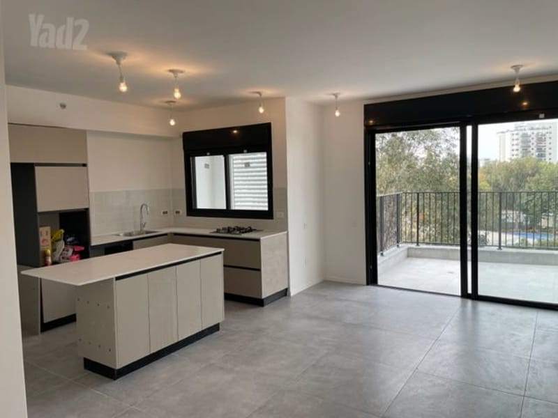 תמונה מיד2 – 4 חדרים • 7,200 ₪, מעפילי אגוז 35, נווה חן, תל אביב (1)
