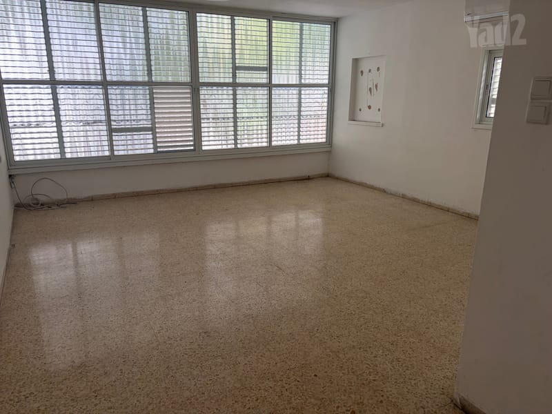 תמונה מיד2 – 3 חדרים • 4,700 ₪, דניאל 19, לב העיר, בת ים (1)