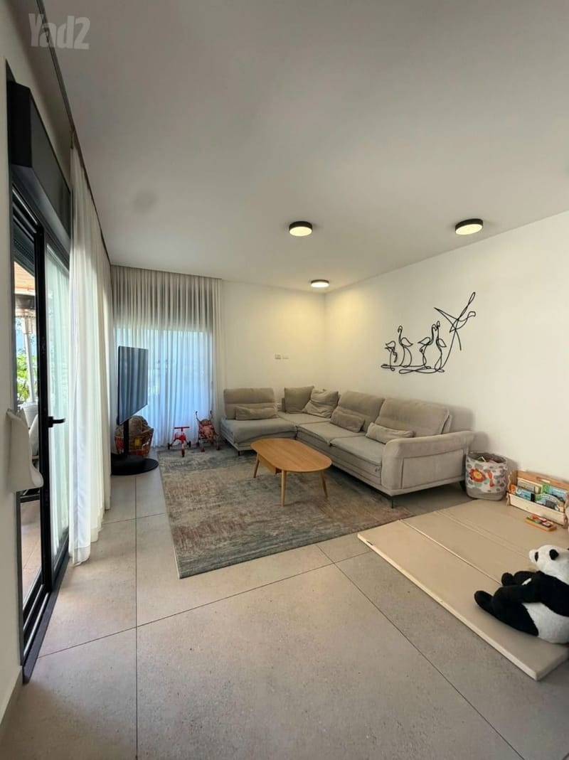 תמונה מיד2 – 3 חדרים • 11,500 ₪, רחובות הנהר, חרוזים, רמת גן (1)