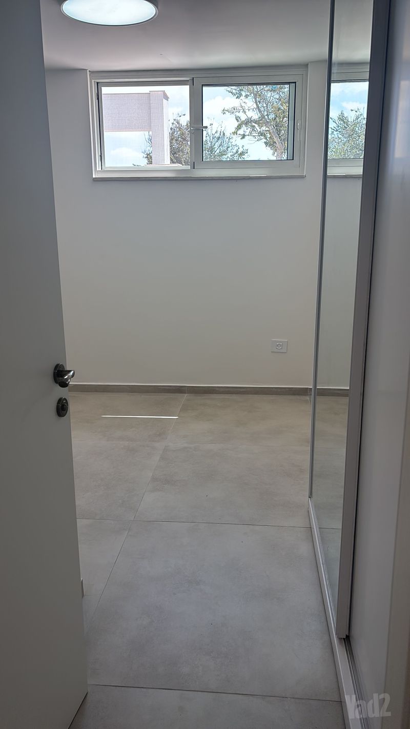 תמונה מיד2 – סטודיו • 4,000 ₪, הזמיר 6, טירת שלום, נס ציונה (1)