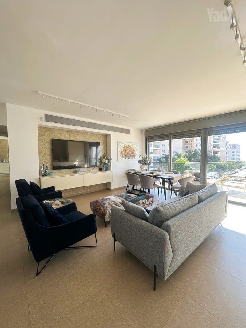תמונה מיד2 – 4 חדרים • 13,500 ₪, מרק שאגאל 11, נופי ים, תל אביב (1)