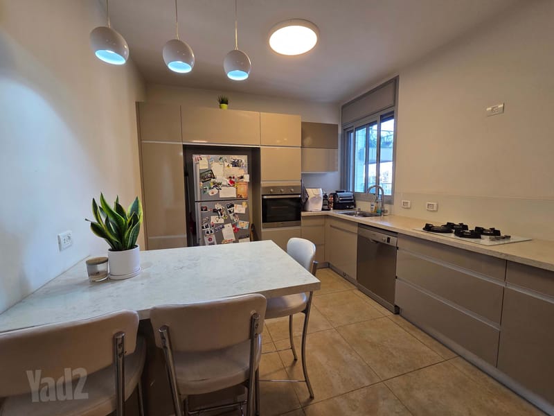 תמונה מיד2 – 5 חדרים • 9,500 ₪, דגניה 12, קריית אילון , חולון (1)