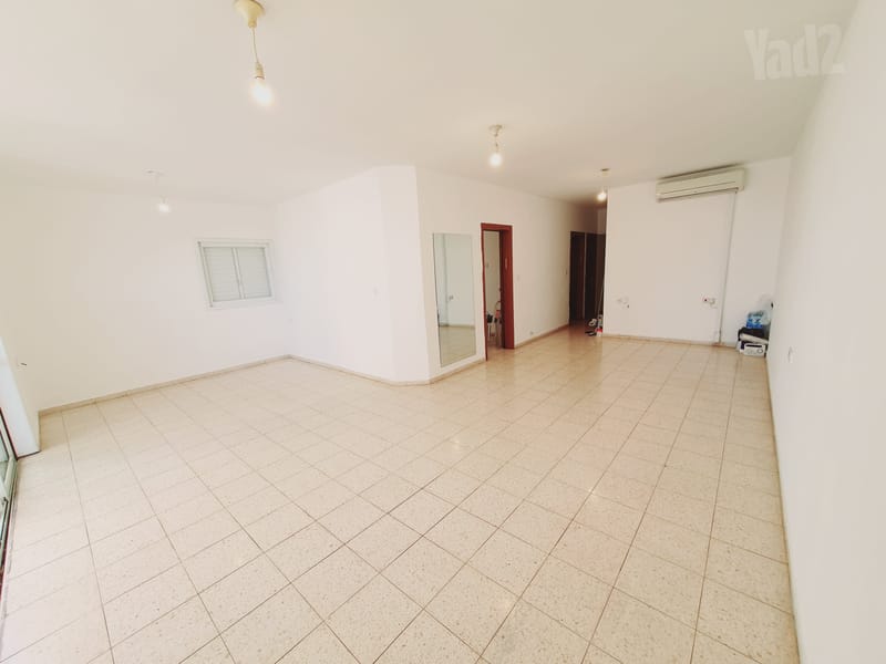 תמונה מיד2 – 5 חדרים • 7,000 ₪, הכבאים 4, נווה יהושע, רמת גן (1)