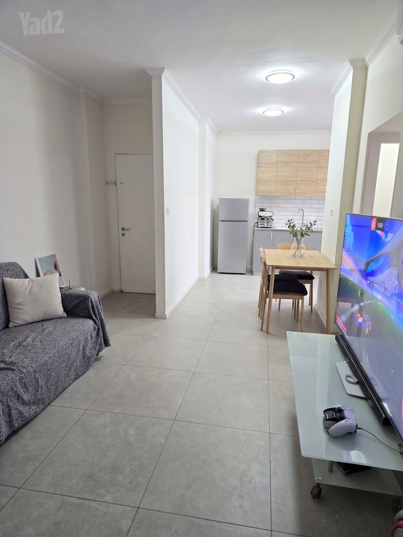 תמונה מיד2 – 4 חדרים • 1,490,000 ₪, דניאל 62, לב העיר, בת ים (1)