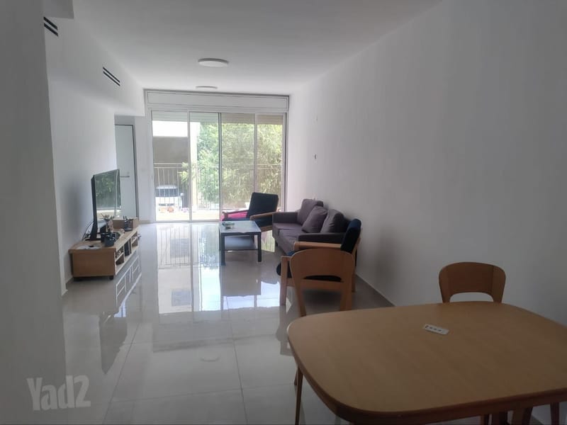 תמונה מיד2 – 4 חדרים עם שותפים • 3,080 ₪, אוסישקין 8, מרכז, הרצליה (1)