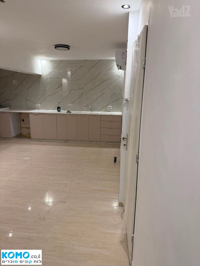Фото с Komo – 2 Комнаты • 4,500 ₪, קמינסקה 6, Кирьят Шалом, Тель-Авив (1)