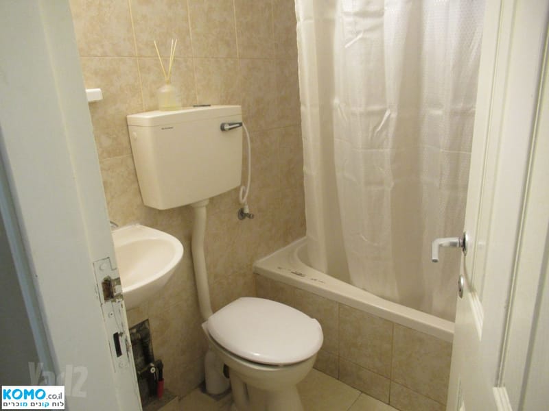 Photo from Komo – 2.5 Rooms • ₪8,000, הרב בלוי 11, Ramat Eshkol, Jerusalem (1)