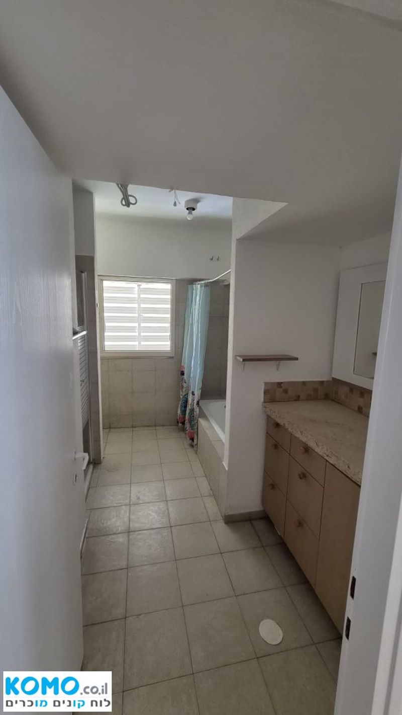 תמונה מקומו – 4 חדרים • 7,500 ₪, סמ היסמין, גני ערמונים, רמת גן (1)