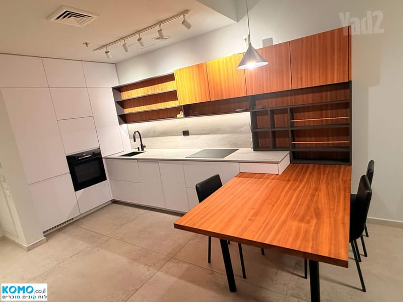 Photo from Komo – 2 Rooms • ₪9,900, דרך בגין 160, Montefiore, Tel Aviv (1)