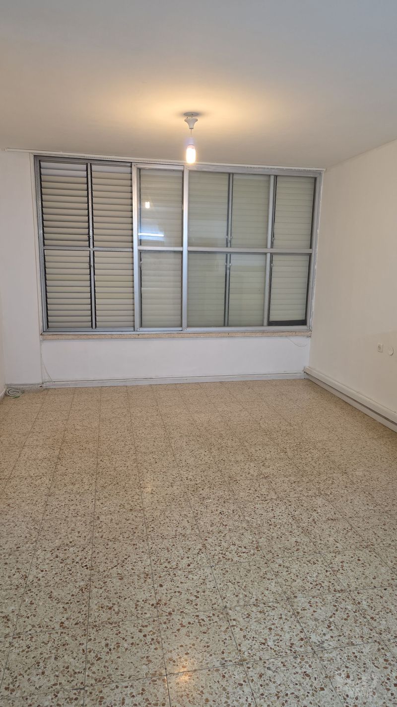 תמונה מיד2 – 4 חדרים • 5,000 ₪, יעקב שיפר 4, קרית נורדאו, נתניה (1)