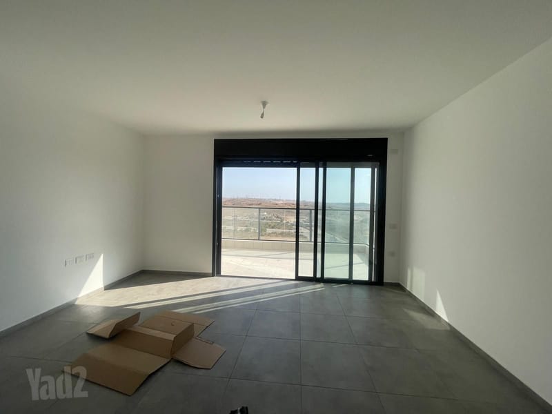 Photo from Yad2 – 5 Rooms • ₪7,400, הרב שלום שבזי 227, Rosh HaAyin (1)