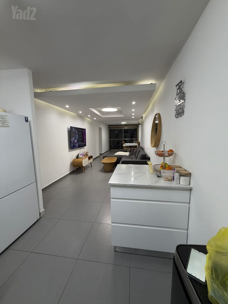 תמונה מיד2 – 5 חדרים • 7,500 ₪, אילת 80, ג'סי כהן וקריית מיכה, חולון (1)