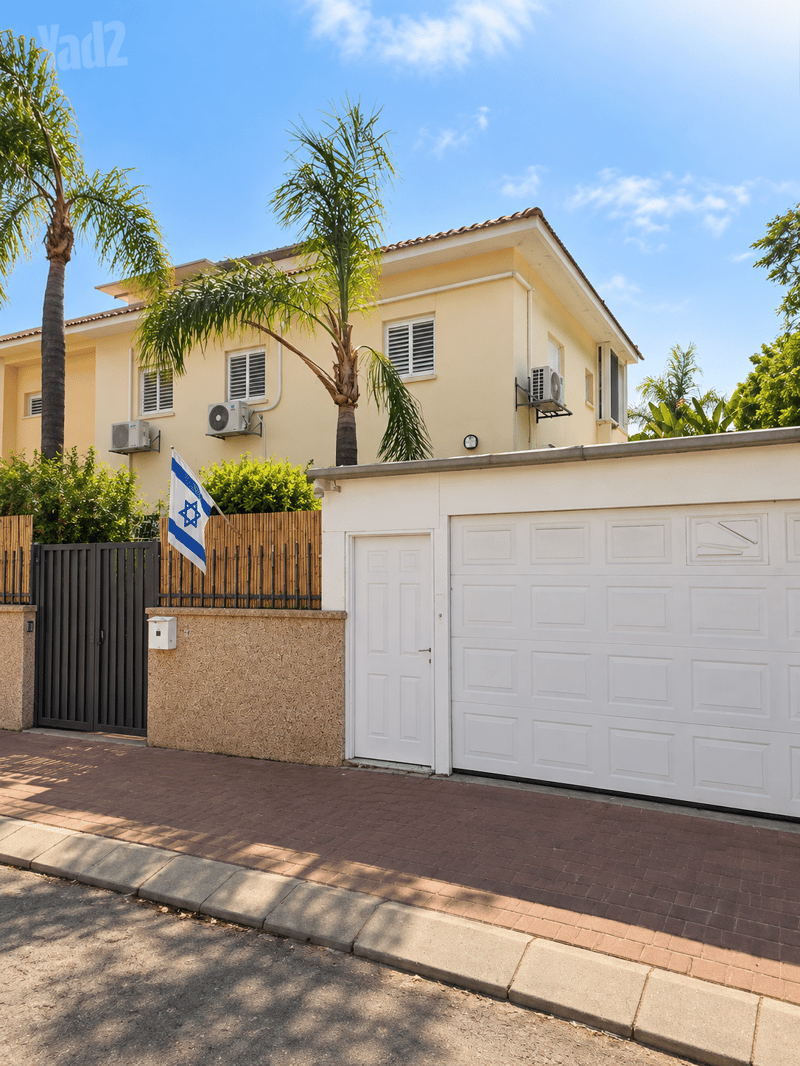 תמונה מיד2 – 8 חדרים • 14,000 ₪, זהבית, רמת פולג, נתניה (1)