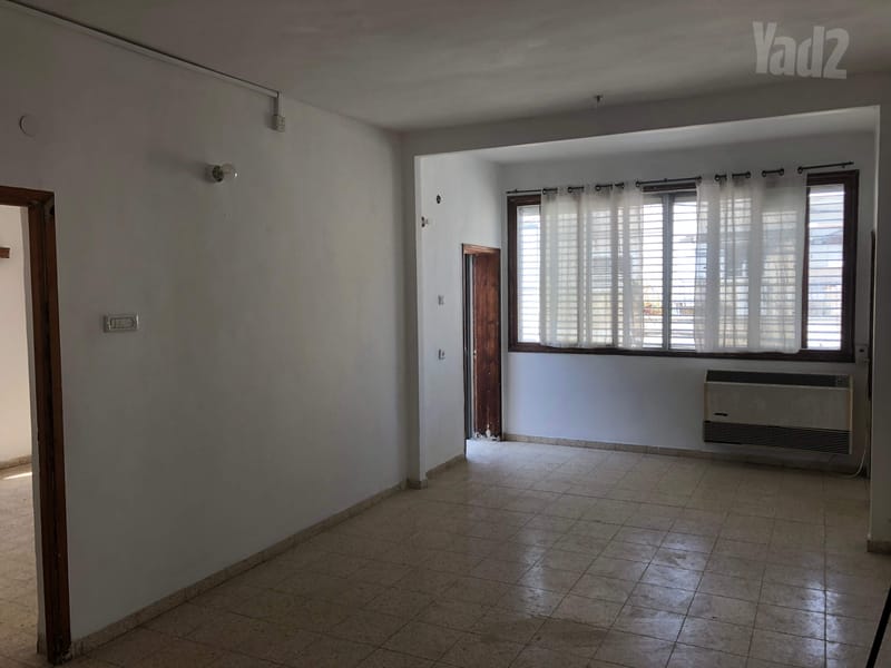 תמונה מיד2 – 4 חדרים • 8,500 ₪, שדרות ישראל גורי 54, קריית שלום, תל אביב (1)