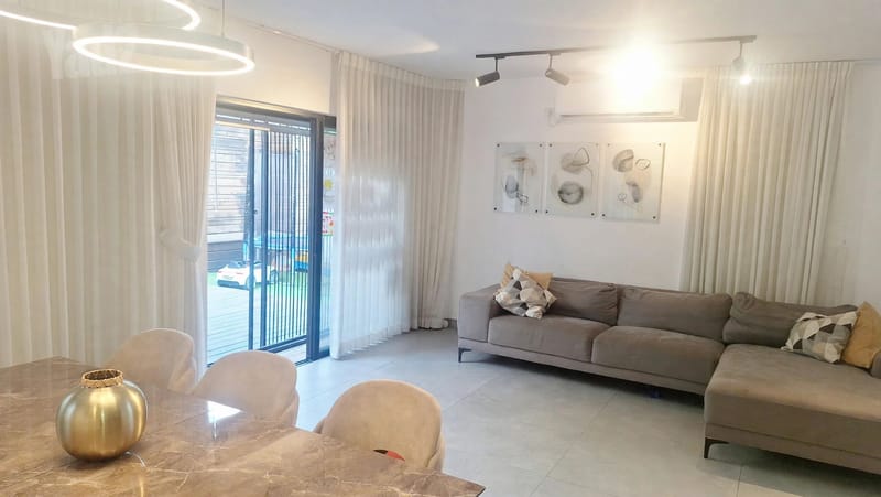 תמונה מיד2 – 8 חדרים • 4,900,000 ₪, בר אילן, כפר אברהם, פתח תקווה (1)