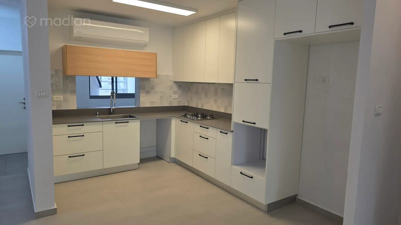 תמונה ממדלן – 4 חדרים • 7,700 ₪, הבטחון 10, קיראון, קרית אונו (1)
