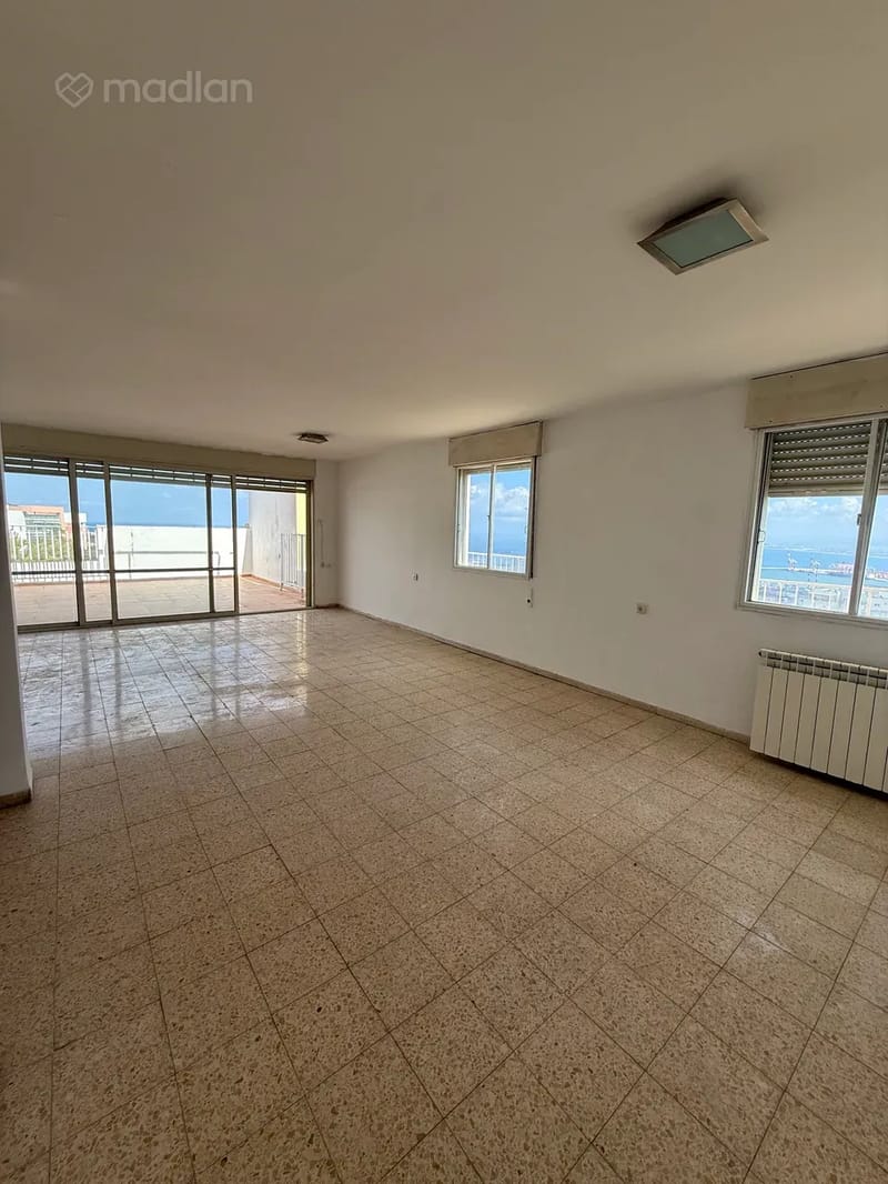 תמונה ממדלן – 6 חדרים • 2,090,000 ₪, ליאון בלום 17, המיימוני, חיפה (1)