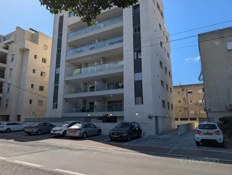Photo from Madlan – 4.5 Rooms • ₪5,400, פלמ"ח 1, Savinia, Kiryat Bialik (1)