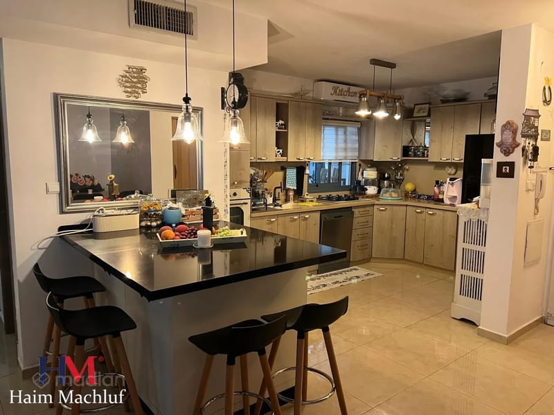 תמונה ממדלן – 4 חדרים • 2,670,000 ₪, שפיגלמן 2, קרית השרון, נתניה (1)