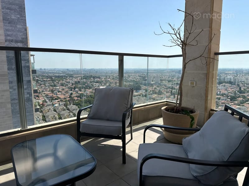 תמונה ממדלן – 5 חדרים • 8,400 ₪, ירושלים 120, נרקיסים, ראשון לציון (1)
