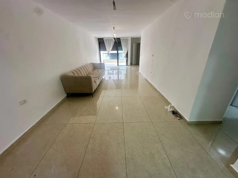 תמונה ממדלן – 5 חדרים • 6,950 ₪, גבעת התחמושת 2, קריית שרת מערב, חולון (1)