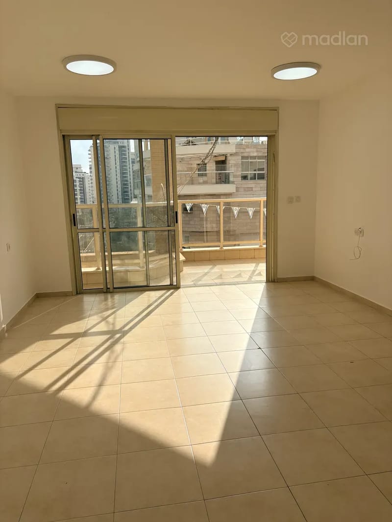 Photo from Madlan – 4 Rooms • ₪7,000, זכרון יעקב 13, Hadar HaMoshavot HaVatika, Petah Tikva (1)