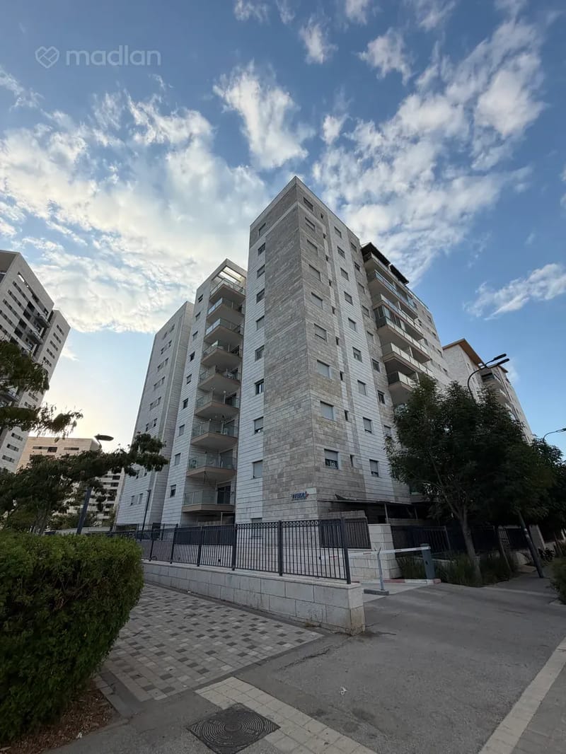 תמונה ממדלן – 3 חדרים • 1,850,000 ₪, אברהם לייסין 12, קריית אליעזר, חיפה (1)