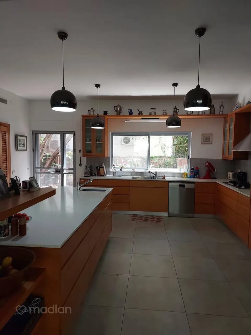 תמונה ממדלן – 7 חדרים • 5,500,000 ₪, רחל 40, כרמליה, חיפה (1)