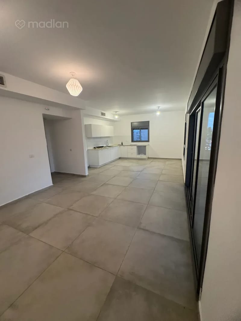 תמונה ממדלן – 4 חדרים • 7,300 ₪, דרך יבנה 6, 'שכונה ב, רחובות (1)
