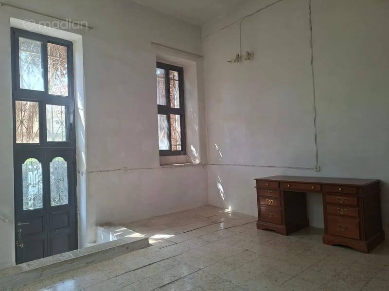 תמונה ממדלן – סטודיו • 3,900 ₪, שמעון 11, בקעה, ירושלים (1)