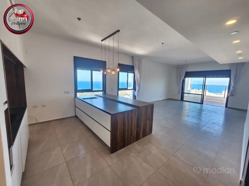 תמונה ממדלן – 6 חדרים • 5,850,000 ₪, קרל פופר 6, אגמים, נתניה (1)