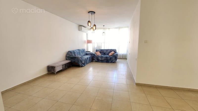 Фото с Madlan – 3.5 Комнаты • 5,900 ₪, טבנקין 27, Юго-западный район - старый, Бат-Ям (1)
