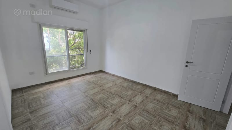 Photo from Madlan – 3 Rooms • ₪3,600, ארלוזורוב 116, Hadar Center, Haifa (1)
