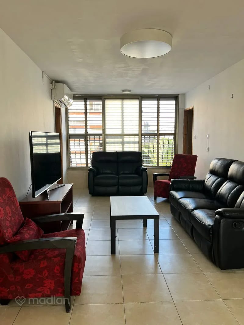 תמונה ממדלן – 3.5 חדרים • 4,000 ₪, כ"ט בנובמבר 30, שכונה דרום מזרח, בת ים (1)